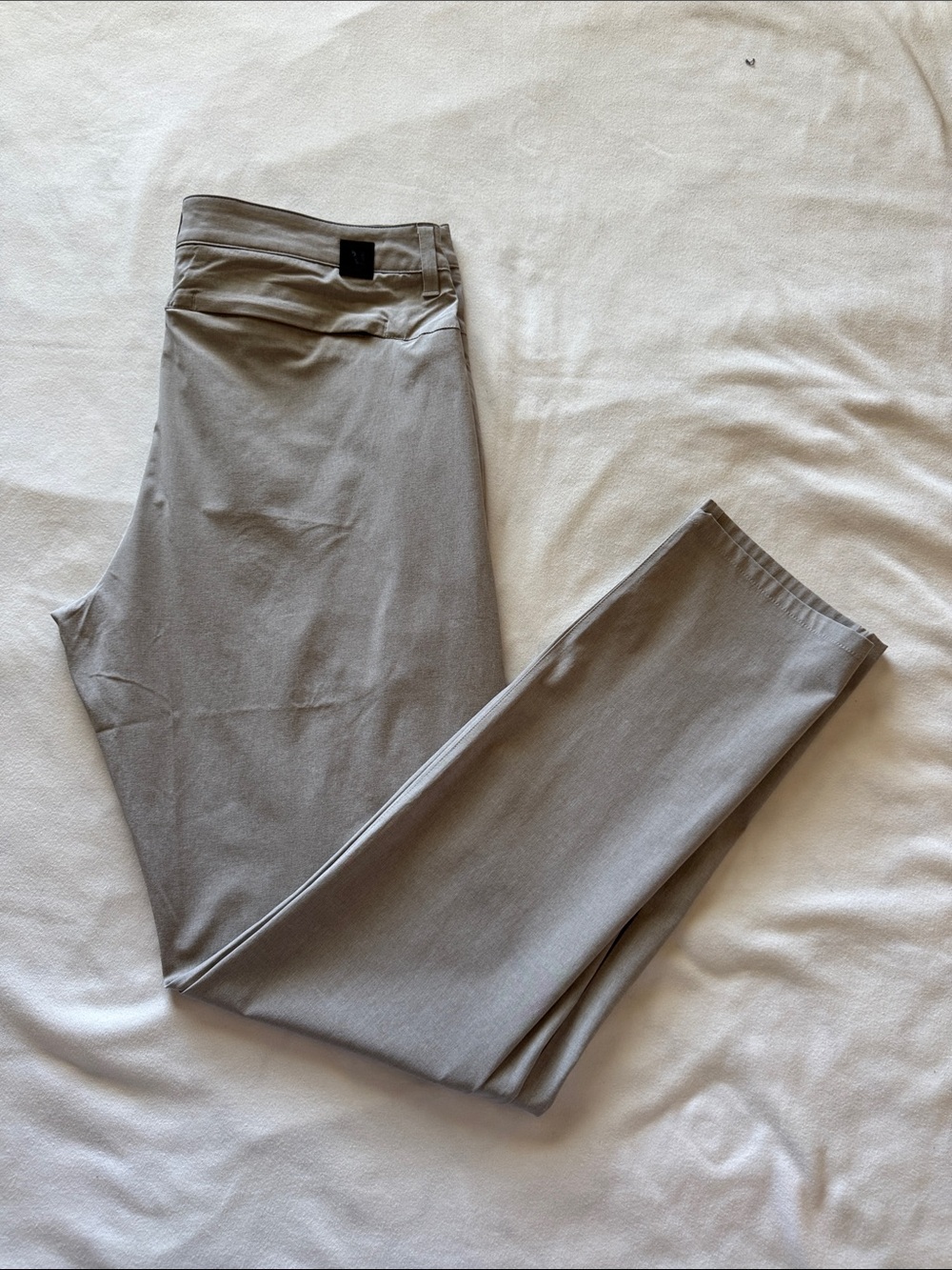 Vuori Aim pants-have a defect